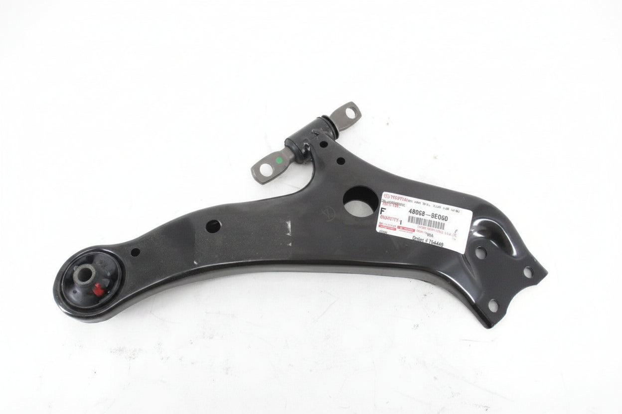 Tijera suspensión Toyota Rav4 2019 en adelante inferior delantera derecha