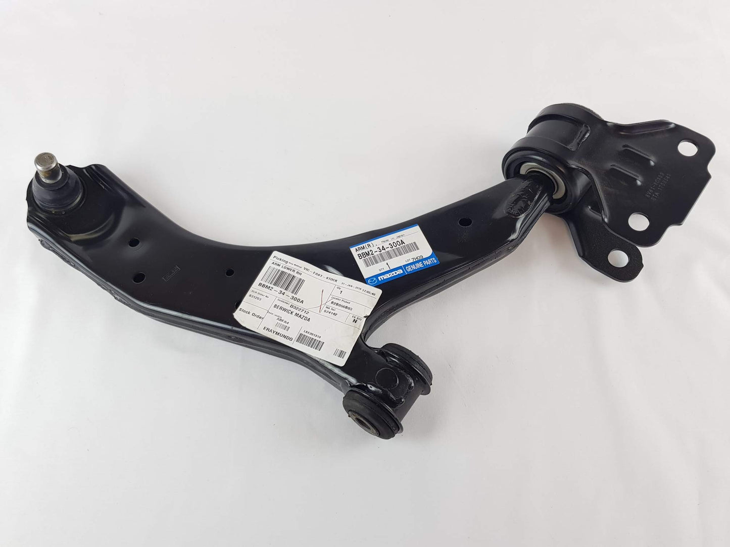 Tijera suspensión Mazda 3 2010 en adelante inferior delantera derecha