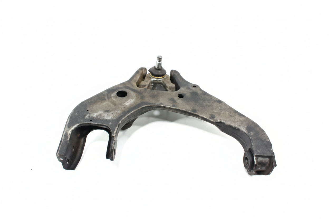Tijera suspensión Mitsubishi L200 4WD 2002 en adelante inferior delantera derecha