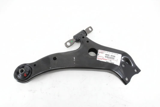 Tijera suspensión Toyota Rav4 2019 en adelante inferior delantera derecha
